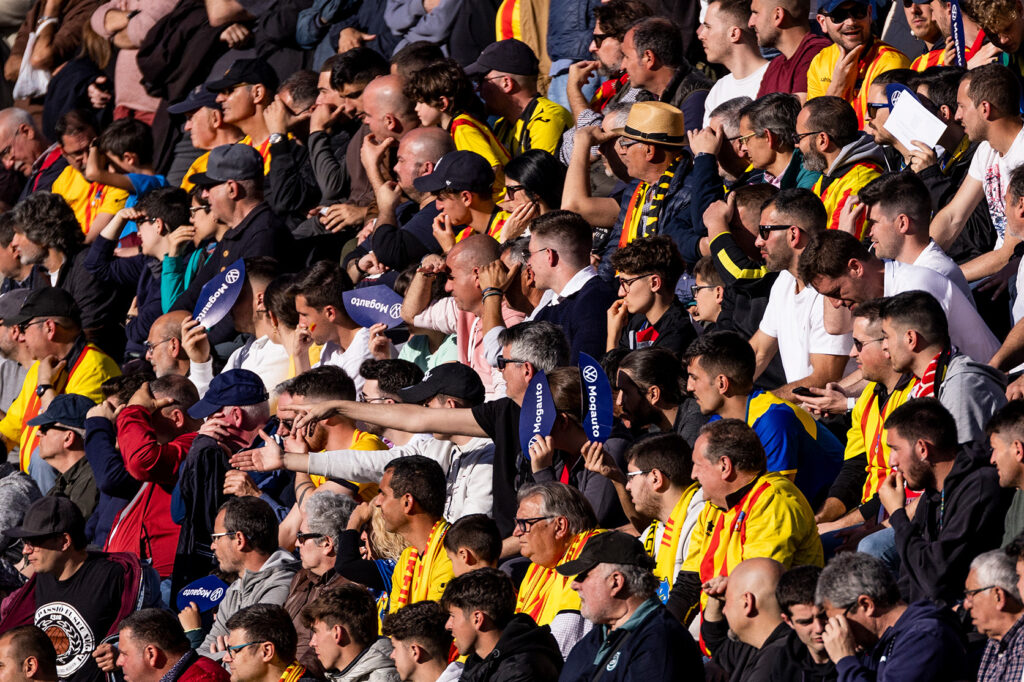 El encuentro se disputó en el estadio Narcís Sala, con más de 6.000 espectadores en las gradas.