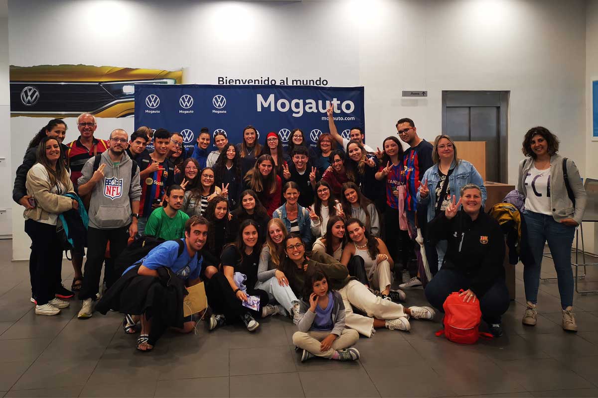 PatriGuijarro con sus seguidores en Volkswagen Mogauto