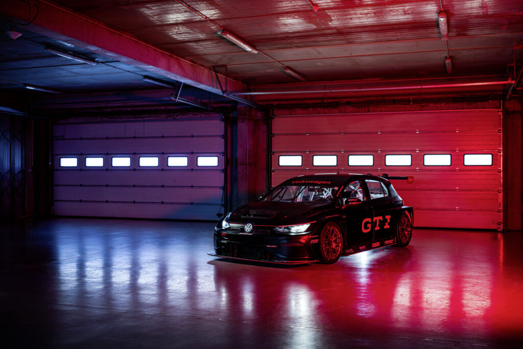 VOLKSWAGEN CELEBRA EL ESTRENO MUNDIAL DEL GTI EN LAS 24 HORAS DE NÜRBURGRING