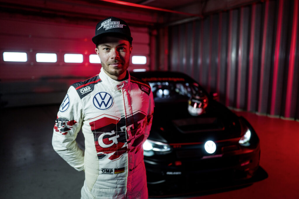 VOLKSWAGEN CELEBRA EL ESTRENO MUNDIAL DEL GTI EN LAS 24 HORAS DE NÜRBURGRING