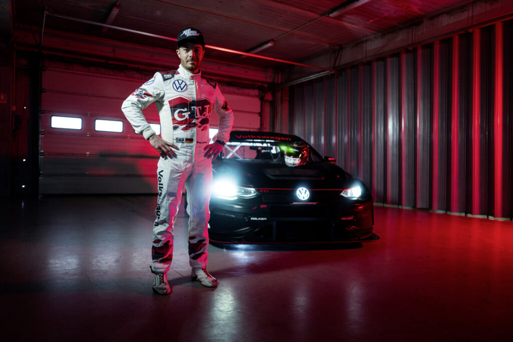 VOLKSWAGEN CELEBRA EL ESTRENO MUNDIAL DEL GTI EN LAS 24 HORAS DE NÜRBURGRING